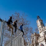 Últimas horas para que ls cerca de 400 fallas esten terminadas en las calles de València