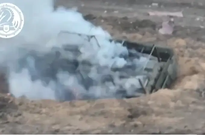 ¿Oh, estás atrapado?: así se mofa Ucrania de la destrucción de un blindado ruso BTR-82