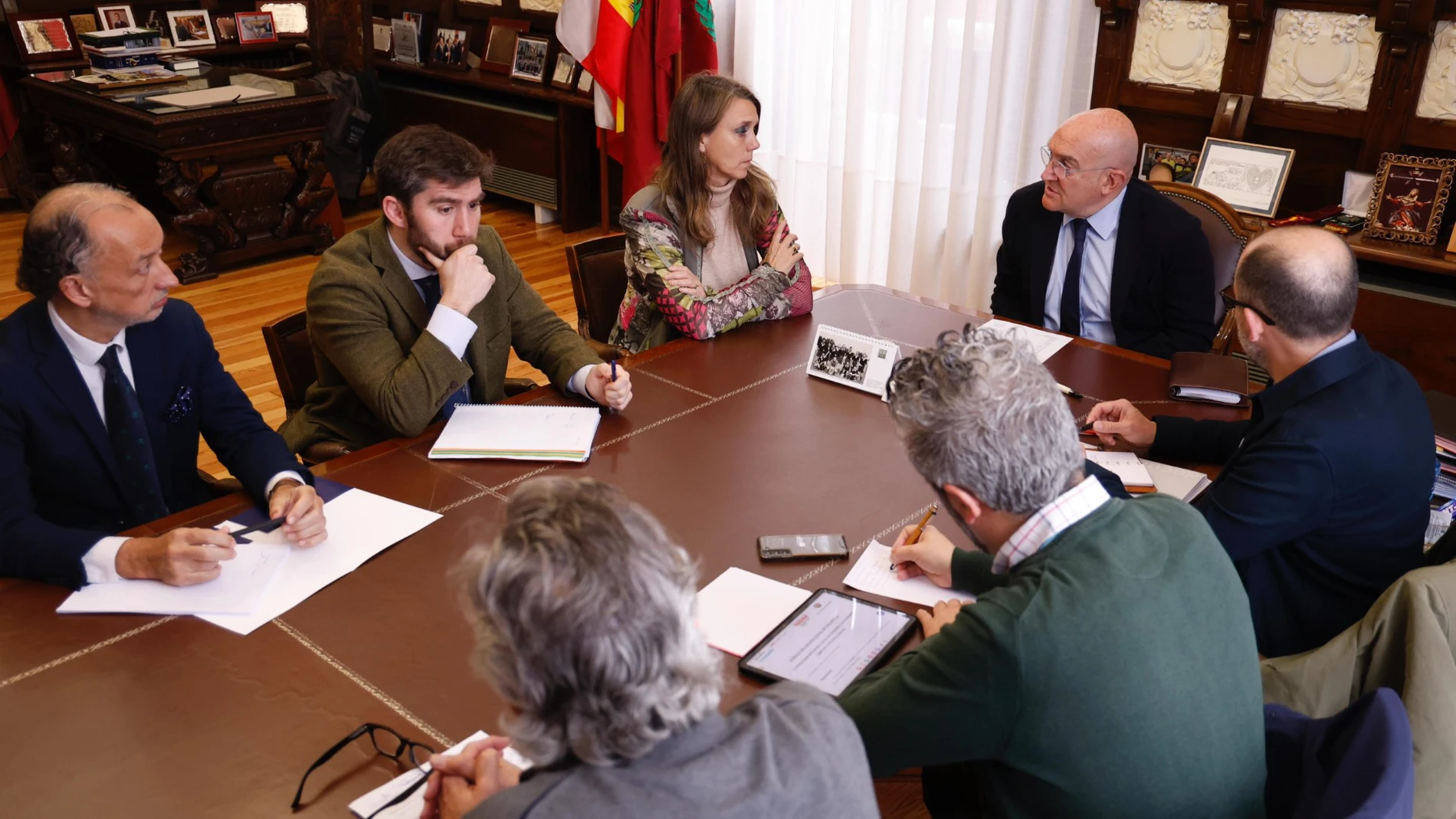 El alcalde Jesús Julio Carnero preside la reunión del Consejo del Dialogo Social de Valladolid