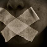 Silencio con la boca tapada