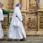 Las monjas se despiden de su vida de clausura en La Cartuja: "Que nos quiten lo bailao"