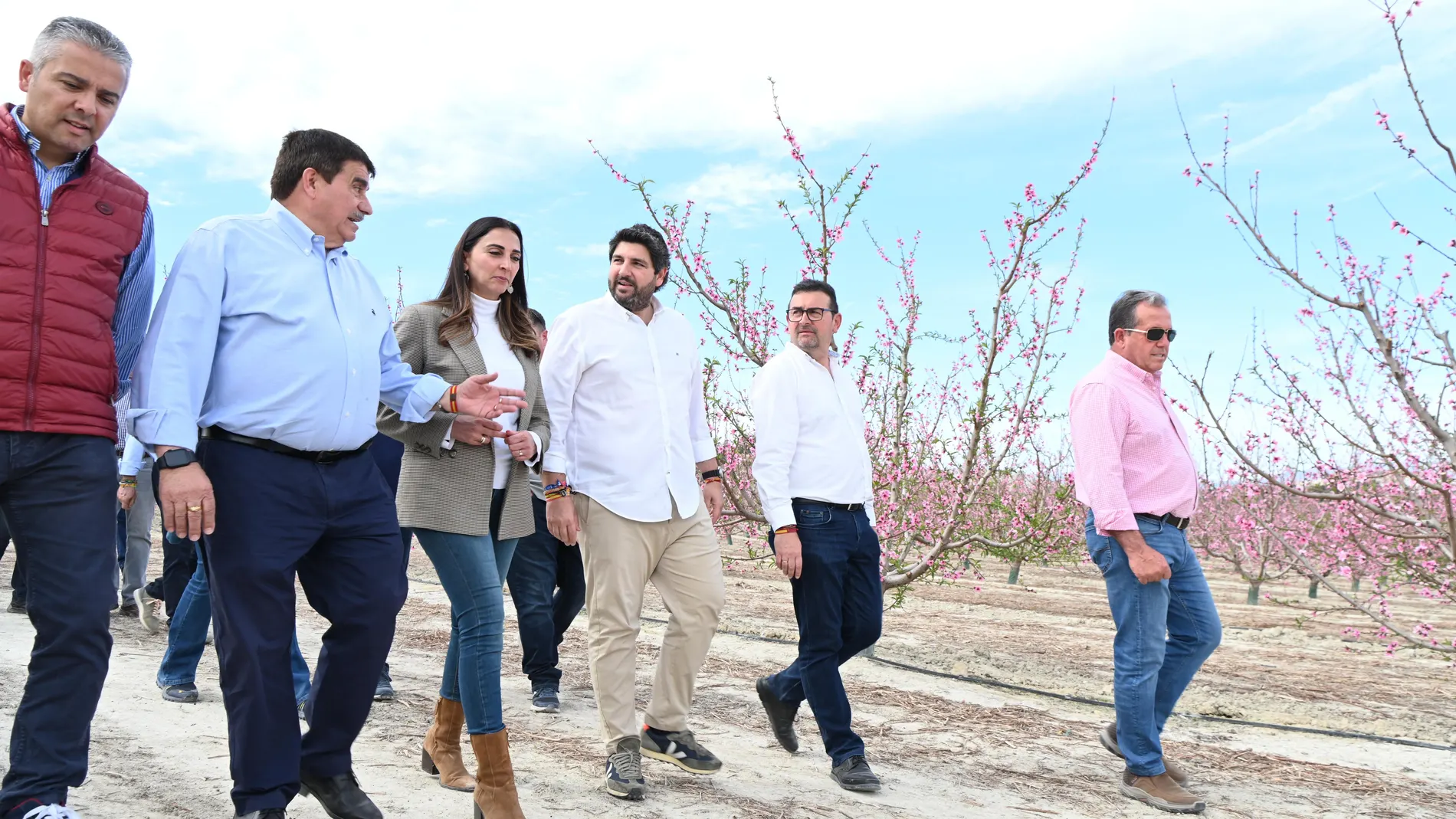 El presidente de la Comunidad, Fernando López Miras, en una visita a la floración de Cieza