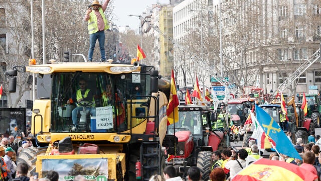 Concentración de tractores y agricultores para pedir soluciones para el campo