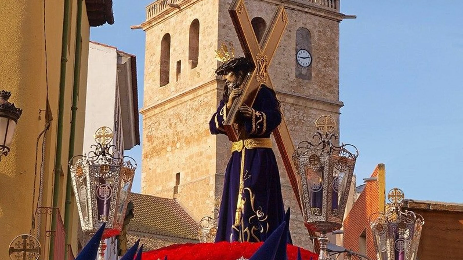 Imagen de Jesús Nazareno en la "Procesión de los Pasos", que tiene lugar en la mañana de Viernes Santo en Quintanar de la Orden (Toledo)