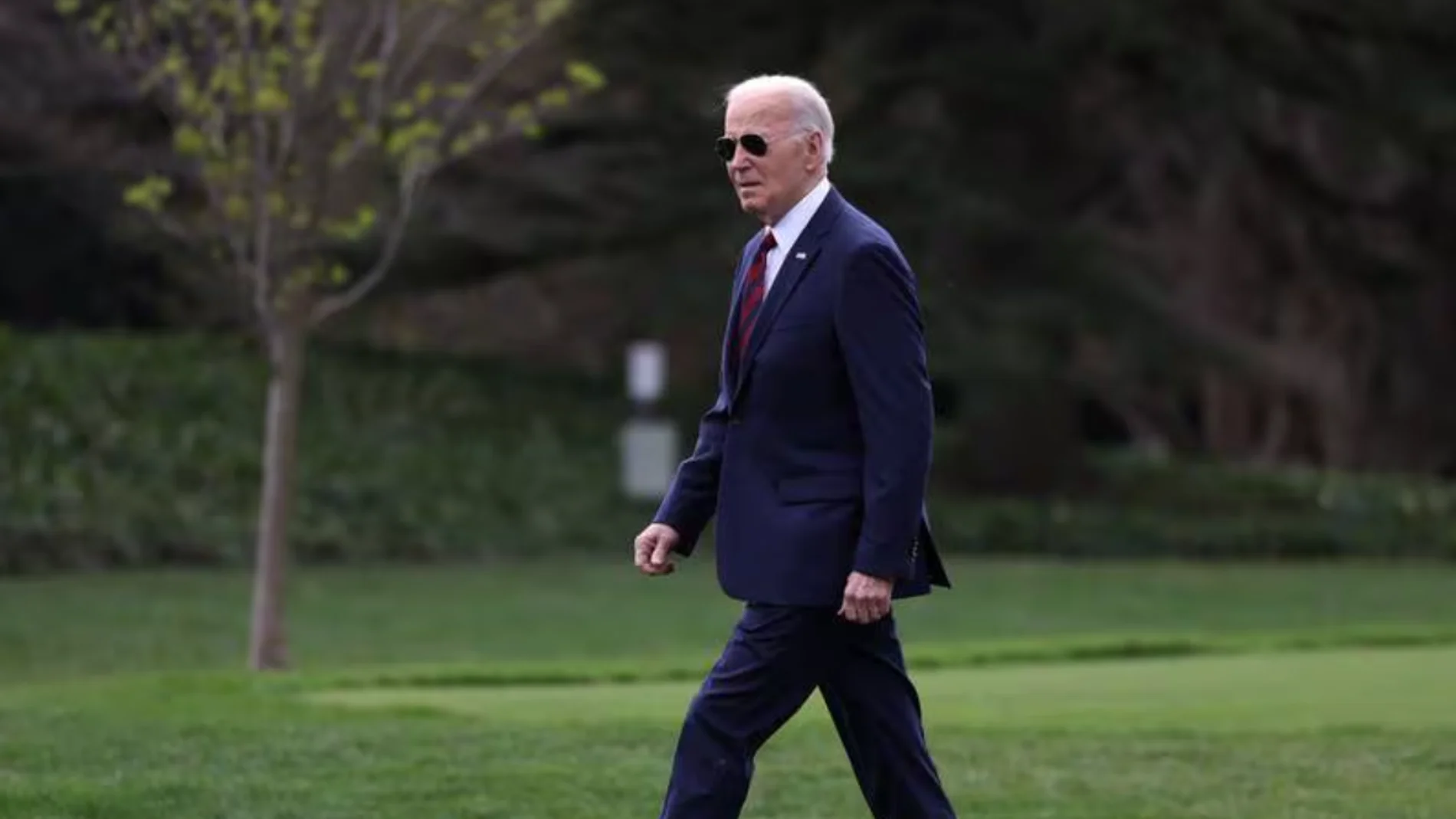El nuevo calzado de Biden fue descubierto por Inside Edition y las describió como de “suela ancha” y con la sensación de “caminar sobre el aire”