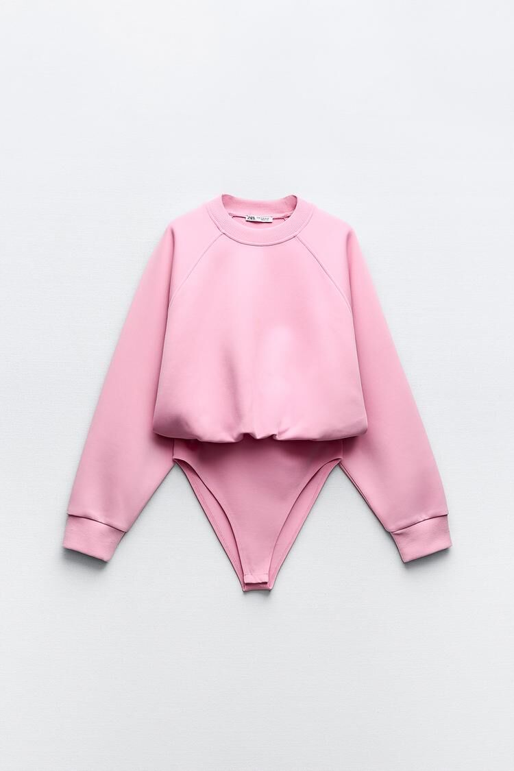 Sudadera rosa.