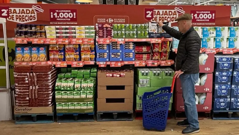 Carrefour.- Carrefour aviva la guerra de precios tras volver a bajarlos e incluir ahora frescos y marcas de fabricante