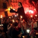 Paso con la imagen de la muerte acechando a Genarín