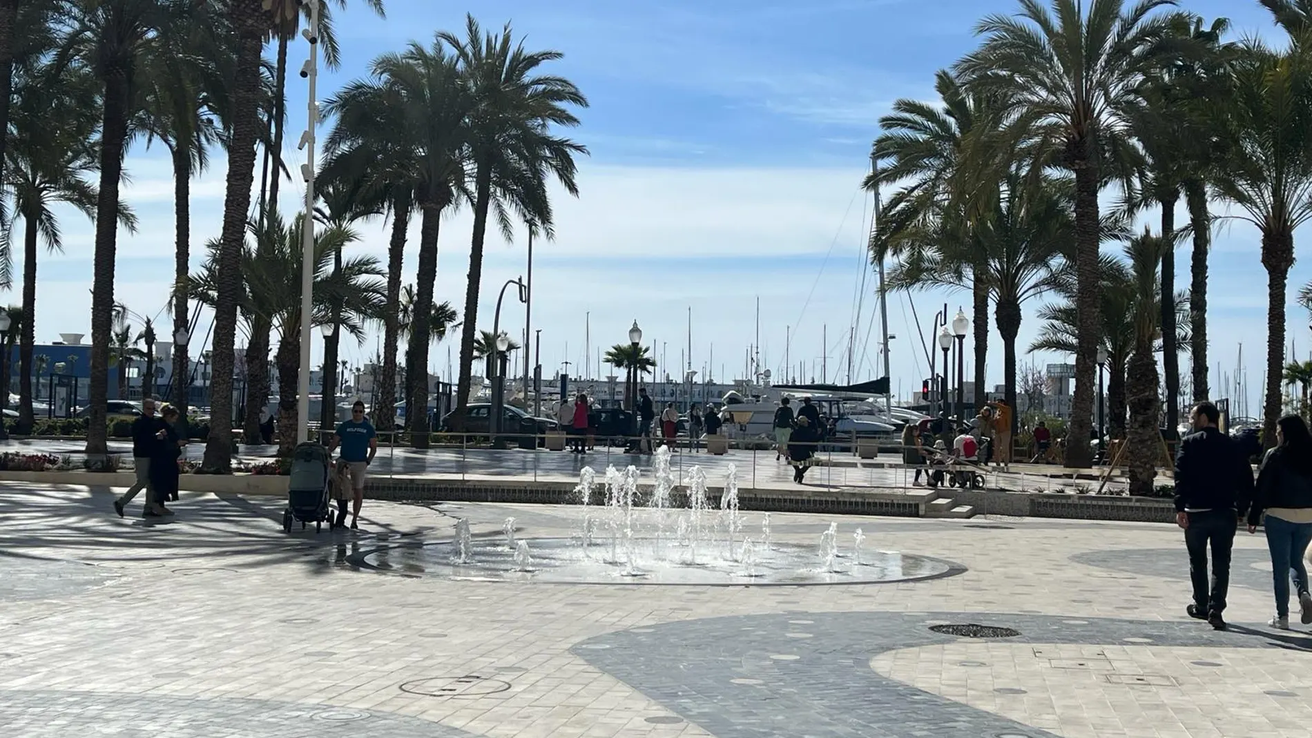 La nueva plaza peatonal de Alicante, que da a la Explanada, en una imagen de hoy.