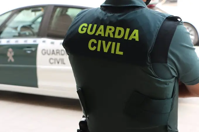 Dos agentes de la Guardia Civil fuera de servicio detienen a un hombre en Mijas
