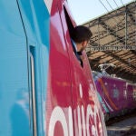 Un tren de Avlo junto a otro de Ouigo en la estación de Valladolid