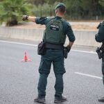 Interior lamenta la muerte de seis personas, dos de ellas guardias civiles, al arrollar un camión un control en Sevilla
