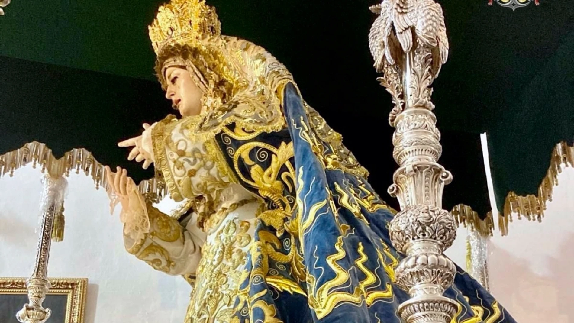 María Santísima de la Salud y Esperanza con el manto de los flamígeros