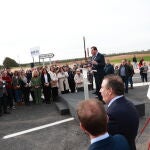 El ministro de Transportes y Movilidad Sostenible, Óscar Puente, en la inauguración de la conexión del enlace de las autovías SE-40/A-49 con Espartinas, el pasado mes de febrero