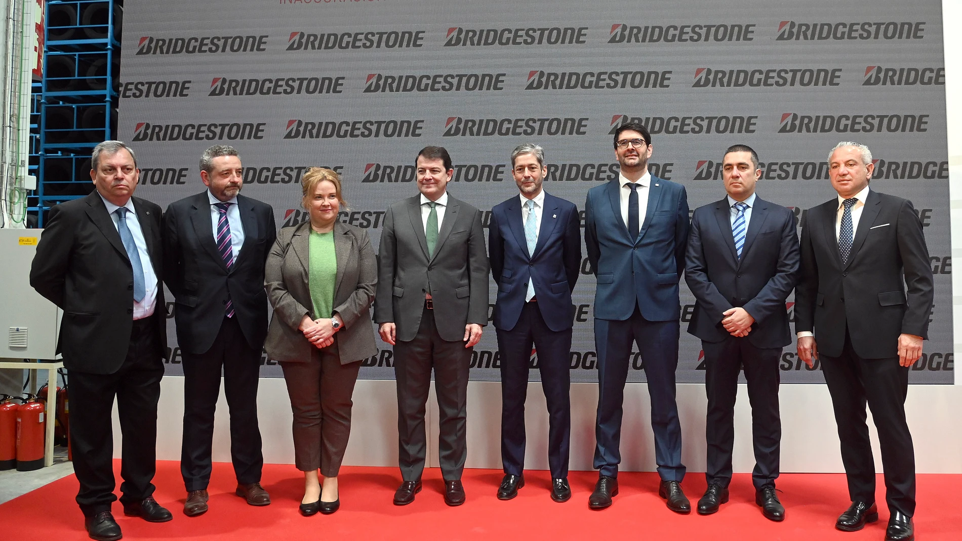Fernández Mañueco visita el centro logístico de Bridgestone en Burgos