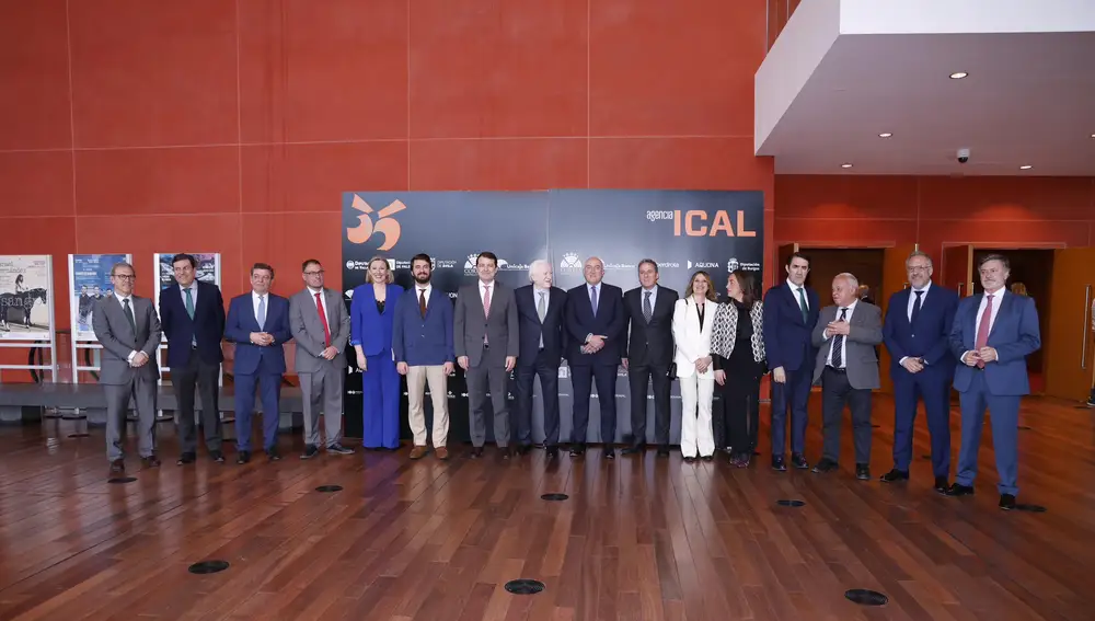 Autoridades en el acto de los Premios de Ical