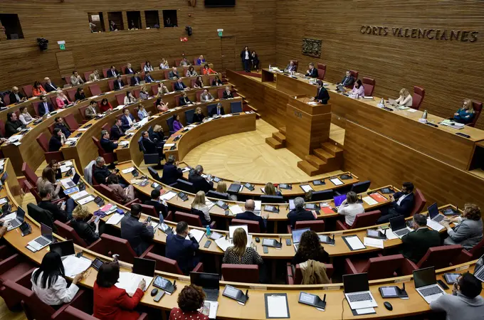 PP y Vox registran la ley para volver a la implantación de las líneas de valenciano y castellano en los colegios