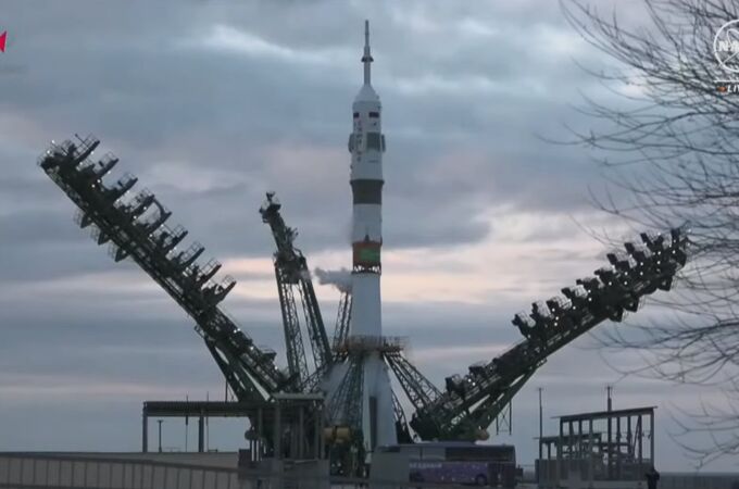 La nave Soyuz MS-25 y el cohete Soyuz 2.1a en la rampa de lanzamiento, momento antes de abortarse el despegue. 