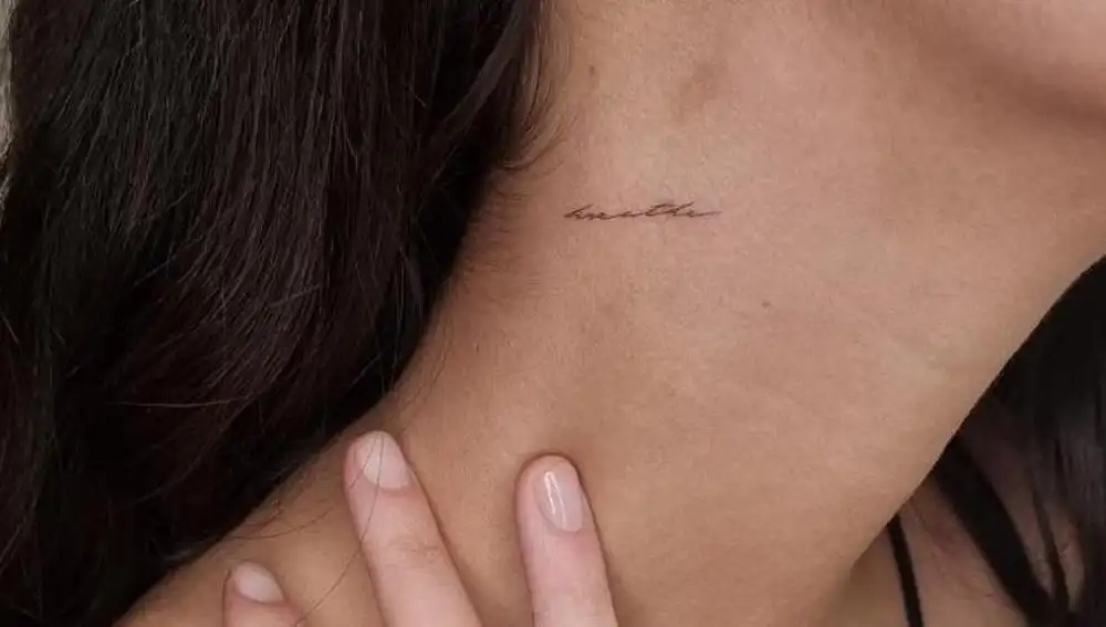 Tatuaje en el cuello de Victoria Federica
