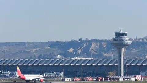 MADRID.-Hasta 1.000 vuelos podrían verse afectados en Semana Santa por una huelga en Barajas