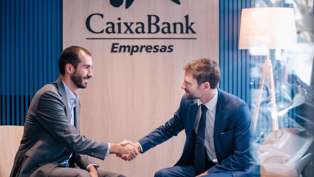 CaixaBank a ofrece a las empresas diversas líneas de financiación especializada, como el factoring, el confirming o el renting,