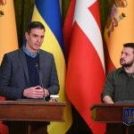 Sánchez conversa con Zelenski y se compromete a entregar "nuevas capacidades" para ayudar a Ucrania a defenderse
