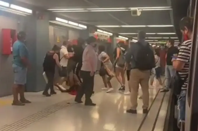 Vídeo: brutal pelea entre jóvenes marroquíes en el Metro de Barcelona