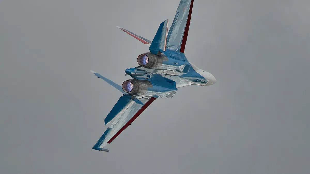Un caza ruso MiG-31 ahuyenta a dos bombarderos americanos que se acercaban a su espacio aéreo