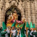 El color verde de 'La Esperanza' inunda las calles de Murcia este Domingo de Ramos