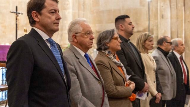  Alfonso Fernández Mañueco participa en el acto de meditación colectiva de las últimas Siete Palabras de Cristo en la Cruz.