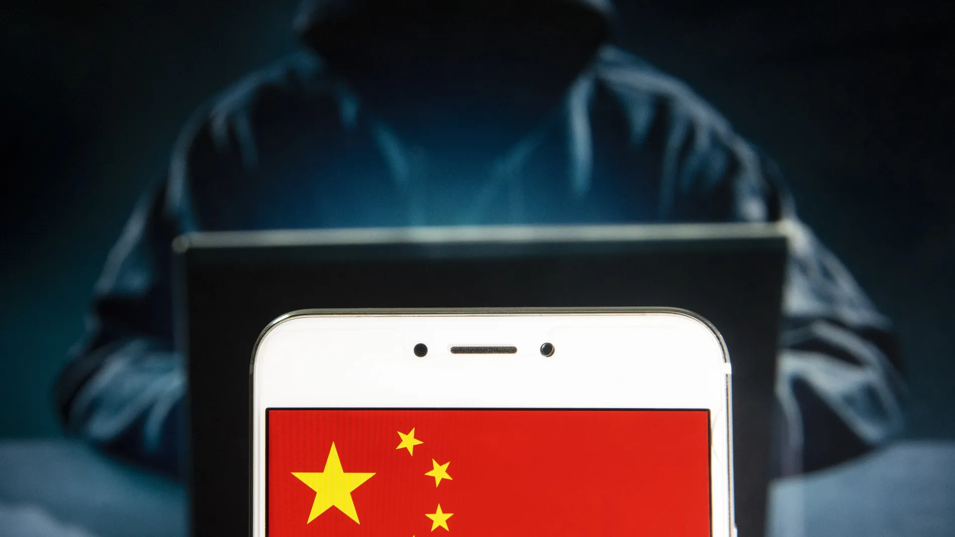 April 5, 2019 - Hong Kong - In this photo illustration a People's Republic of China flag is seen on an Android mobile device with a figure of hacker in the background. (Foto de ARCHIVO) 05/04/2019