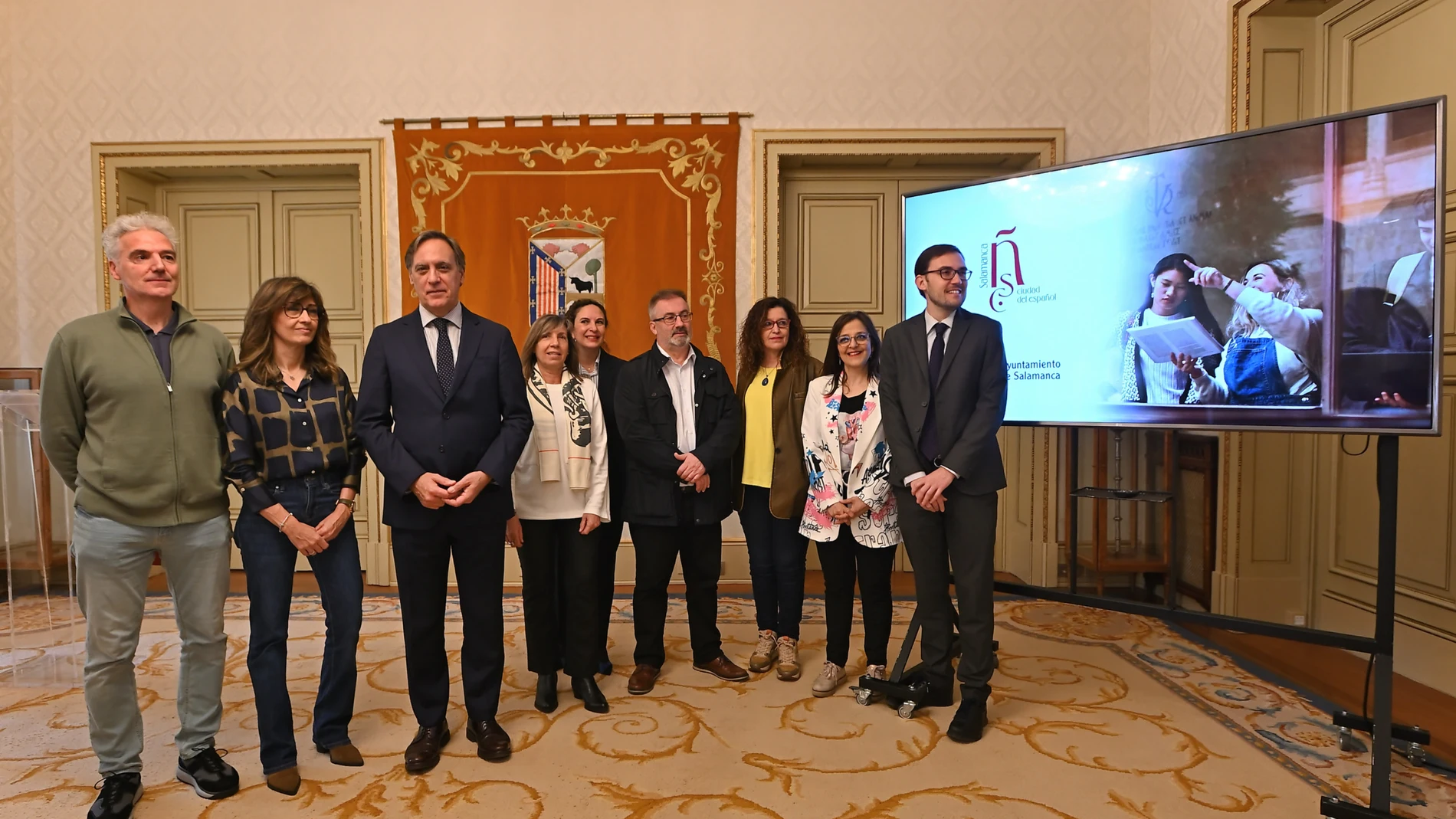 García Carbayo con los representantes de las escuelas de español