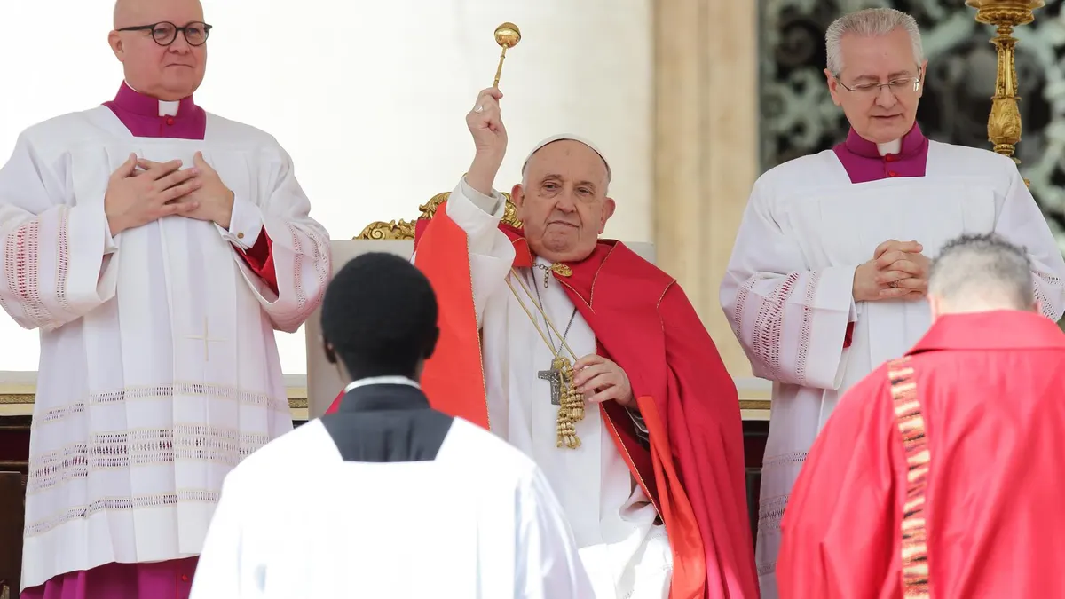 El Papa Francisco, sin problemas de voz para entonar discursos