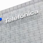 Economía.- Caixabank reduce un punto porcentual su participación en Telefónica, hasta el 2,51%