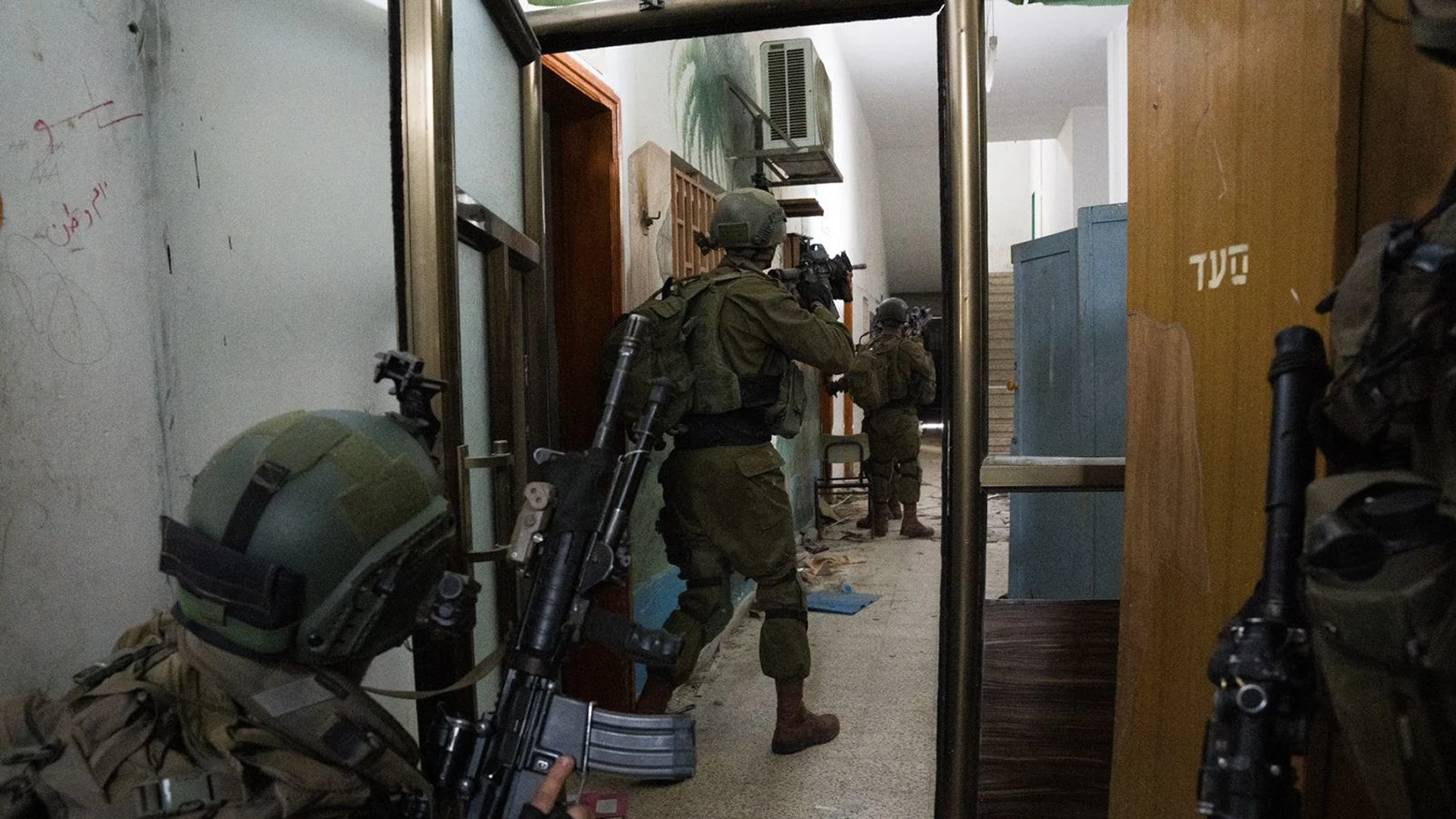 El Ejército israelí de incursión en el hospital Al Shifa de ciudad de Gaza.