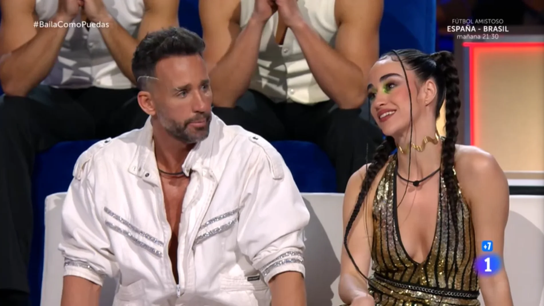 Álvaro Muñoz Escassi junto a su pareja de baile, Anna, en el concurso 'Baila como puedas'