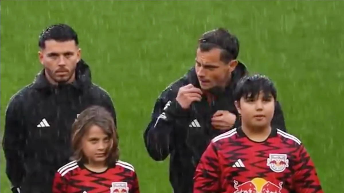 El conmovedor gesto de los jugadores del NY Red Bull con los niños que saltaron al campo 