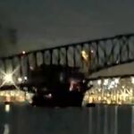 Vídeo del momento del choque del barco carguero contra el puente de Baltimore