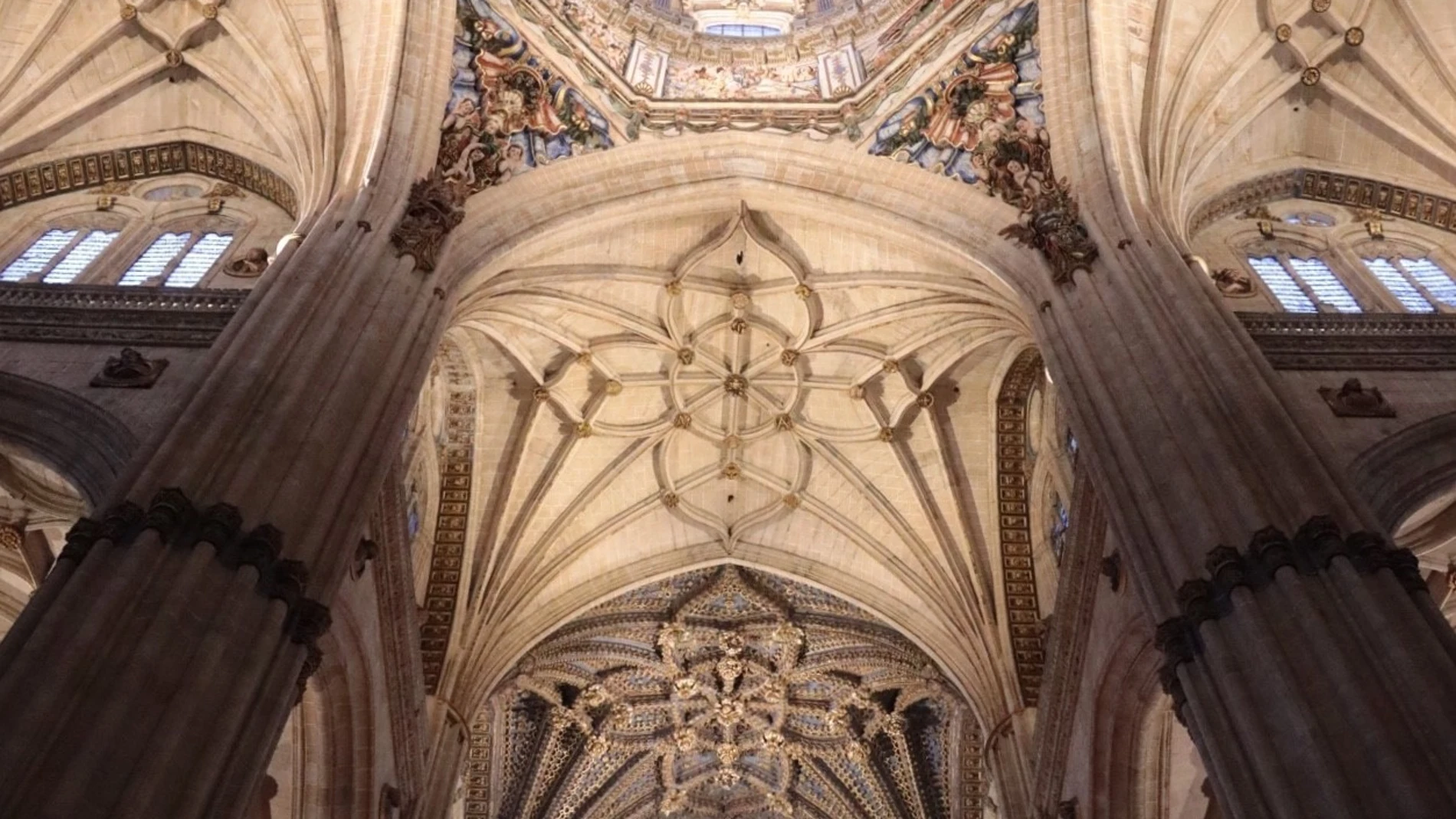 Nueva iluminación ornamental de la Catedral Nueva de Salamanca