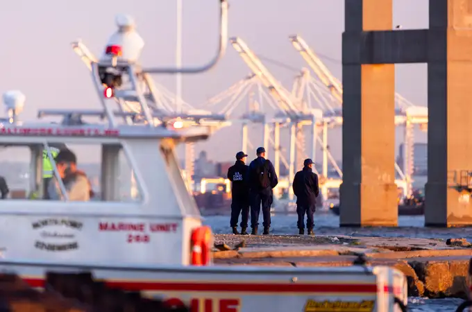 El buque que chocó contra puente en Baltimore tiene 56 contenedores con material peligroso