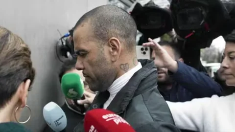 El detalle con los reclusos y la contundente frase de Dani Alves a un funcionario de prisiones