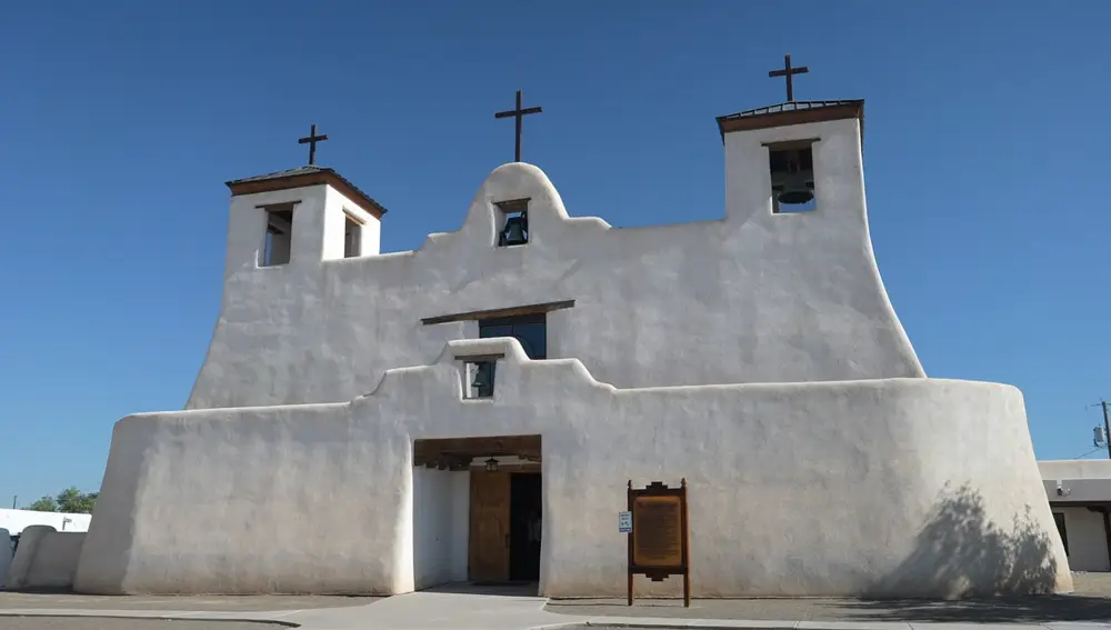 La Misión de San Agustín de la Isleta fue fundada, en 1613, por españoles en lo que hoy es el condado de Bernalillo, Nuevo México, Estados Unidos