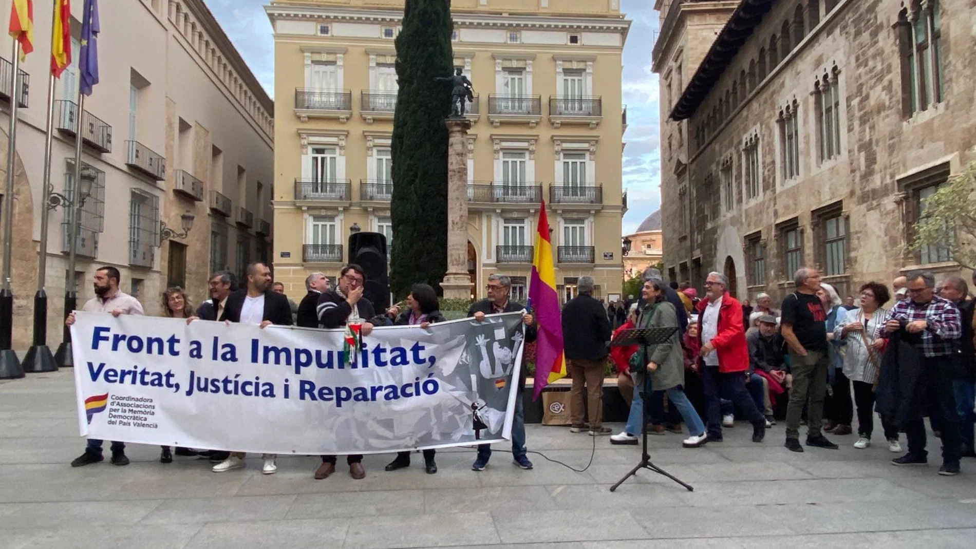 Asociaciones memorialistas tildan la ley de concordia de "planfleto revisionista" y censuran que "blanquea la dictadura"