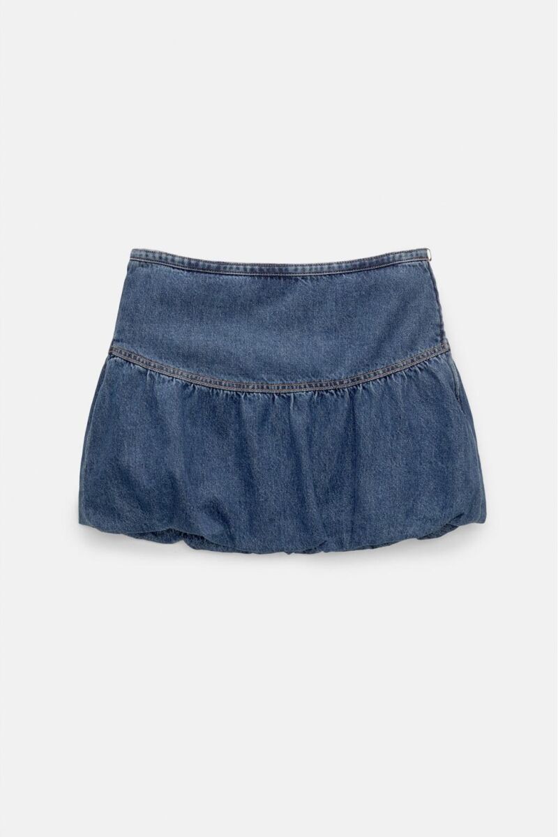 Falda mini en denim.