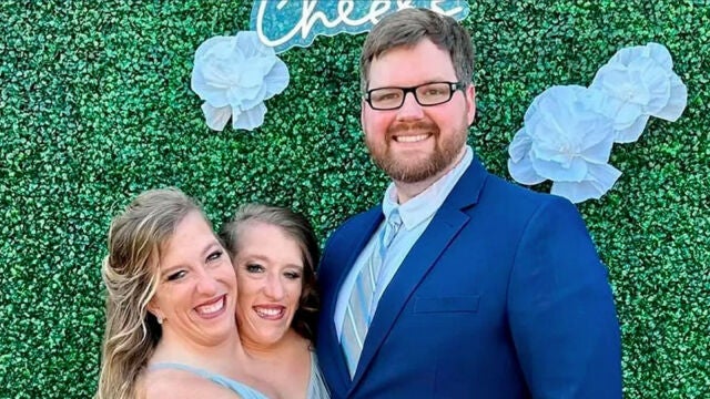 Abby Hensel, una de las famosas gemelas siamesas, se ha casado en secreto
