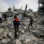 Bombardeo israelí contra el campo de refugiados de Al Maghazi, en el sur de Gaza, el pasado viernes