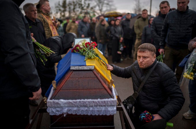 Ucranianos rinden su último adiós en Boiarka a un capitán del Ejército muerto