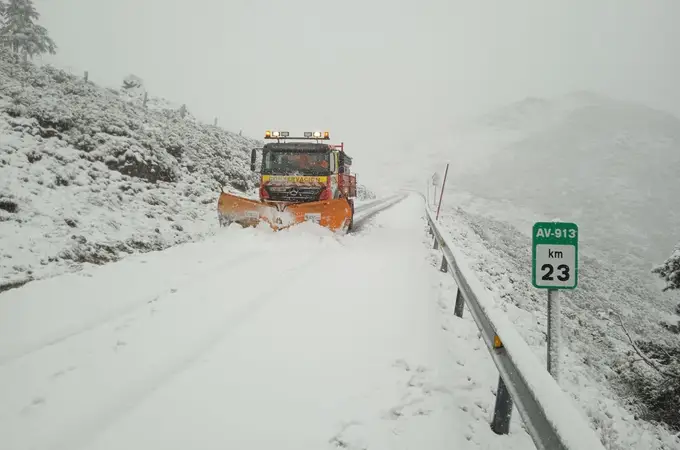 La nieve sigue complicando el tráfico: estas son las carreteras más afectadas