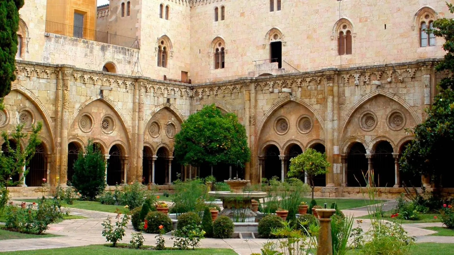 Imagen del claustro de la catedral de Tarragona