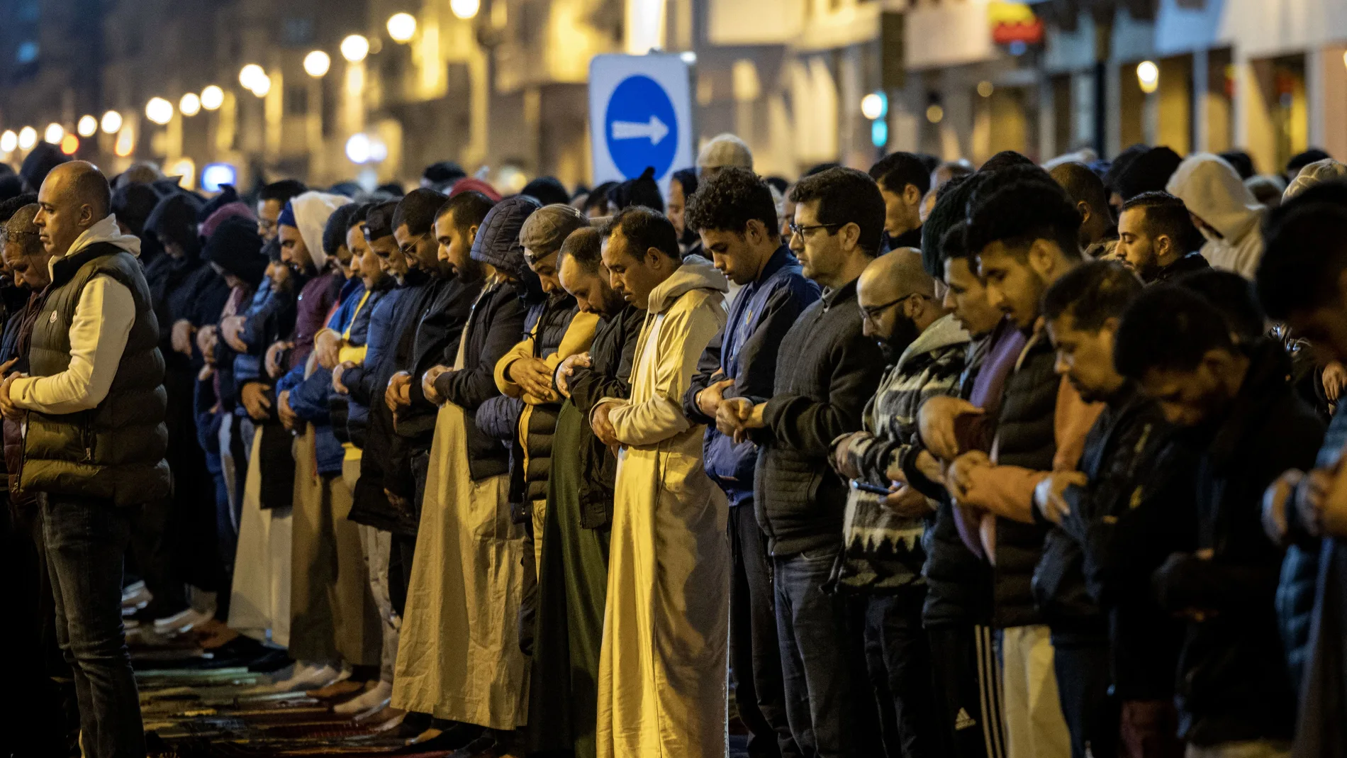 Oración en Rabat por el mes sagrado musulmán del Ramadán
